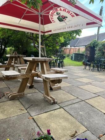 Thorverton Arms Bagian luar foto